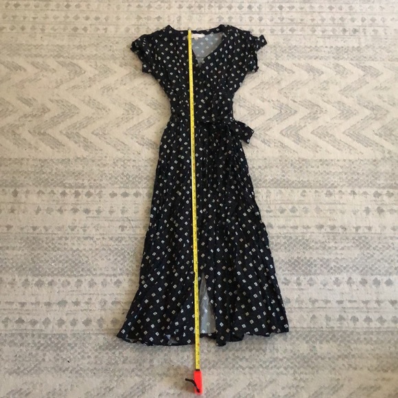 Gorgeous button front dress - Picture 3 of 4